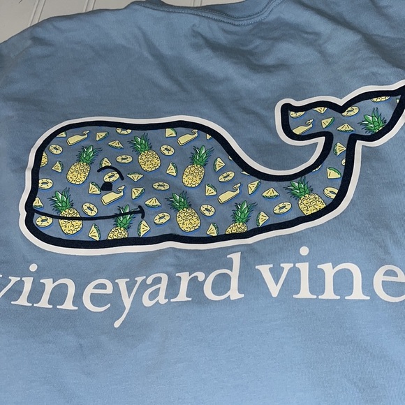 3/20🌟Vineyard vines, light blue whale T-shirt, size medium - Picture 5 of 5